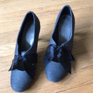 Herringbone Heel with Bow Accent